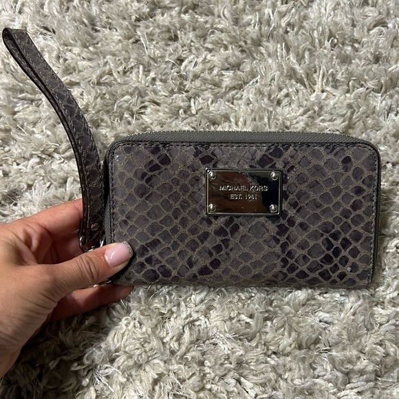 Michael Kors Wristlet - Picture 9 of 9